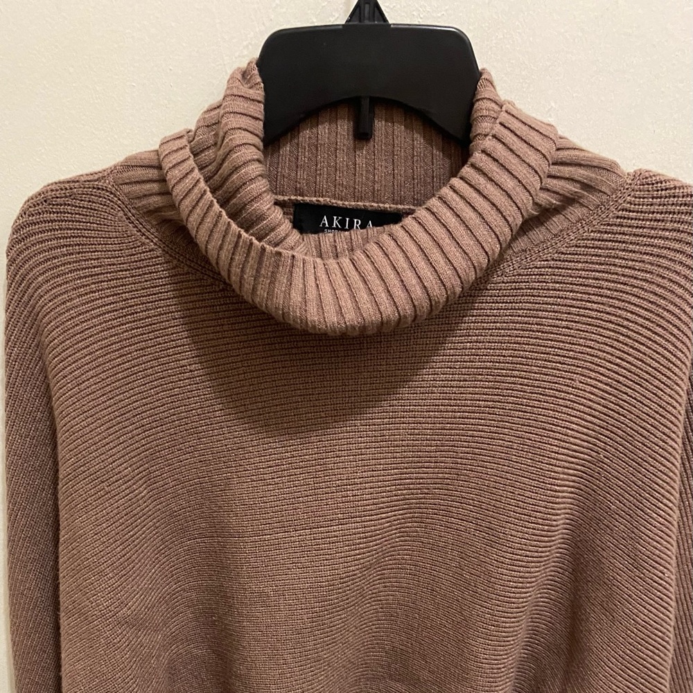 Akira sweater